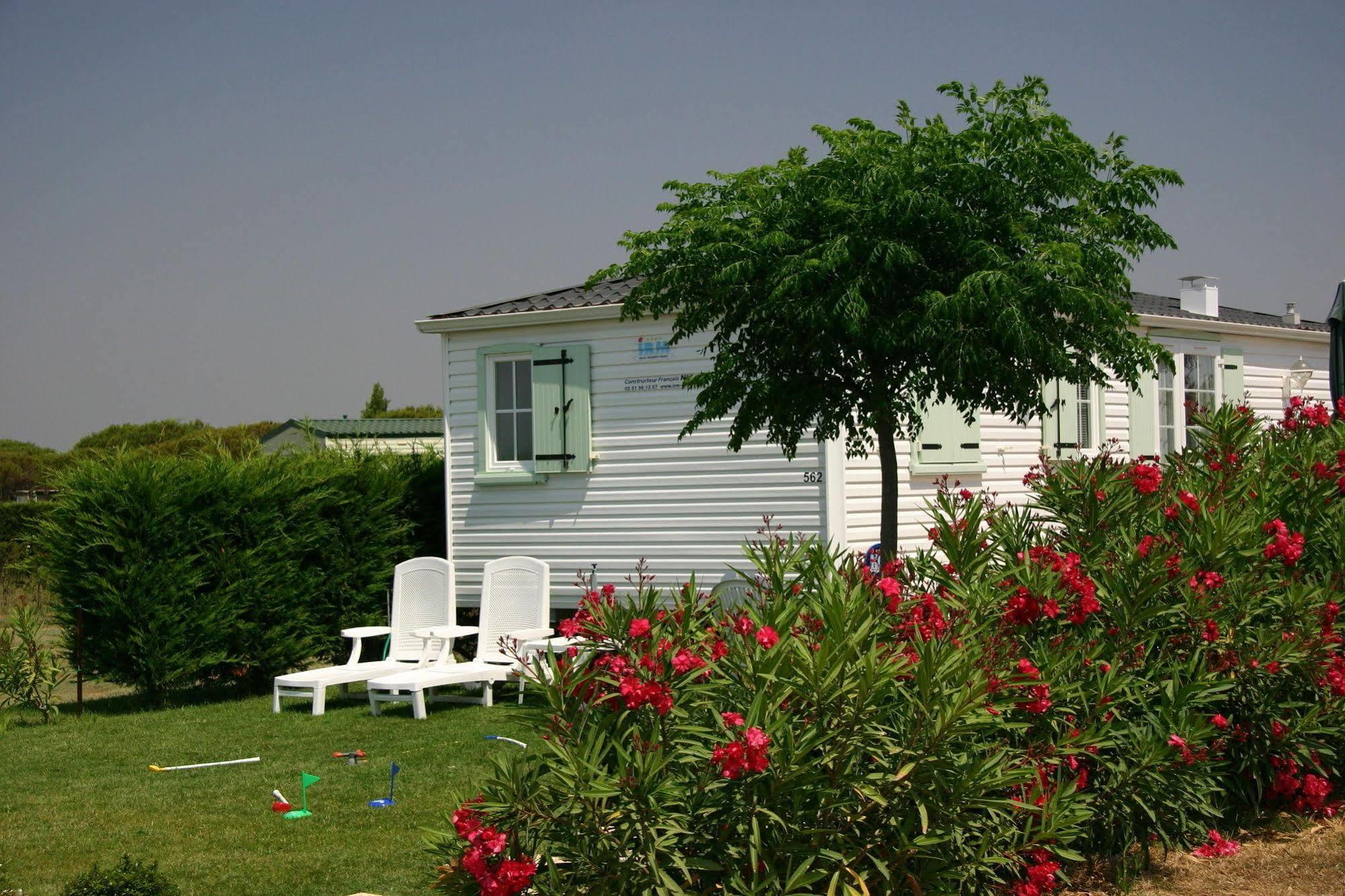 Camping Officiel Siblu Le Lac Des Reves Lattes Exterior photo